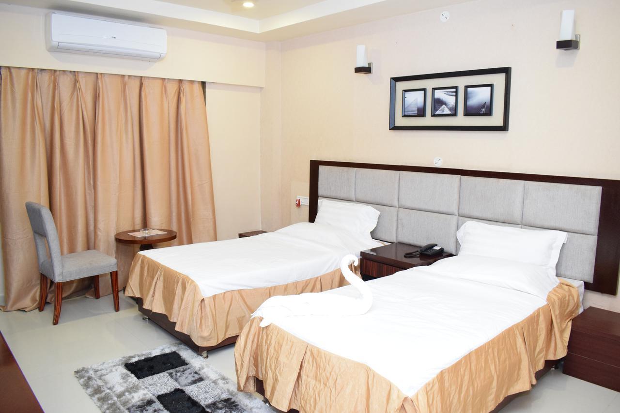 Hotel Grand Palace Jorhāt Exterior photo
